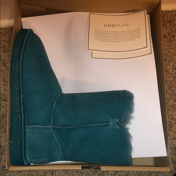 NIB UGG Australia Swarovski Bailey Button Boots 7 - Picture 2 of 4